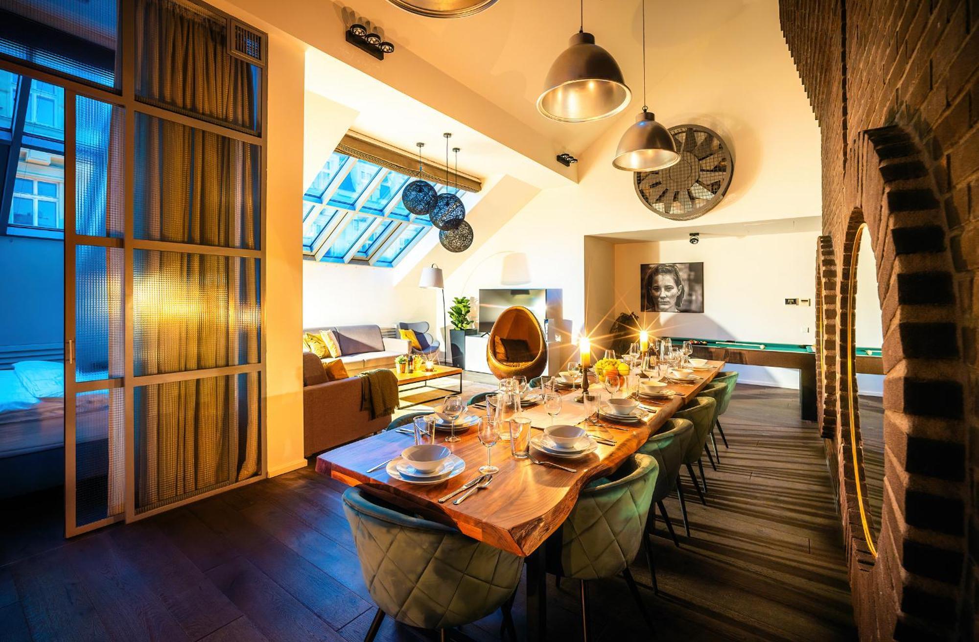 5br+2bath Old Town Loft Luxe Brickhouse, A/c Apartment Prague